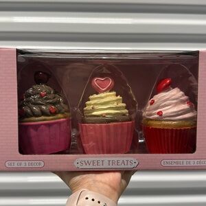Valentines Day Sweet treats resin cupcake art decor NEW